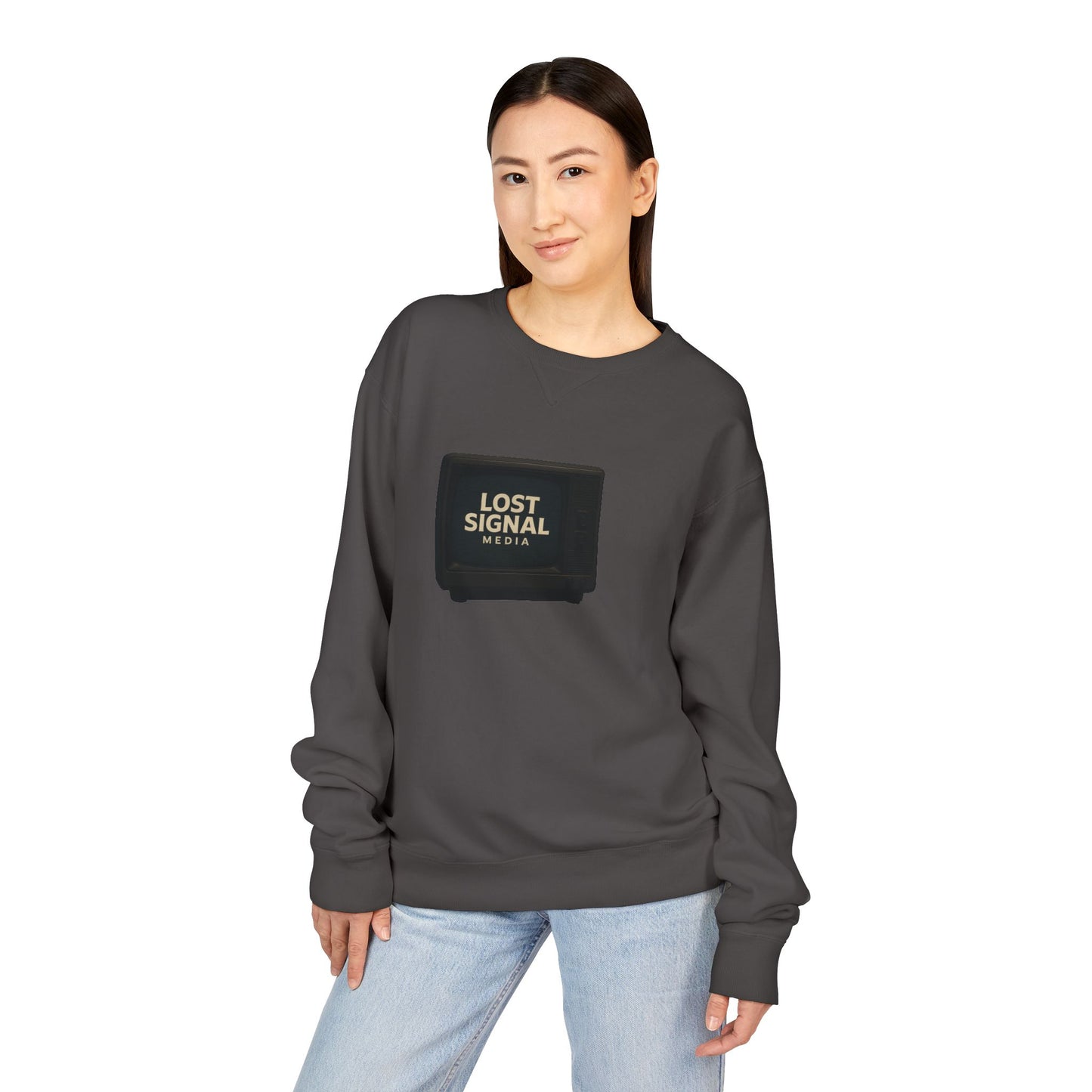 Causal Vintage Crewneck Sweatshirt with Lost Signal Media Design - Cozy Gift for Creatives, Perfect for Fall Wear, Unisex Comfy Style, [...]